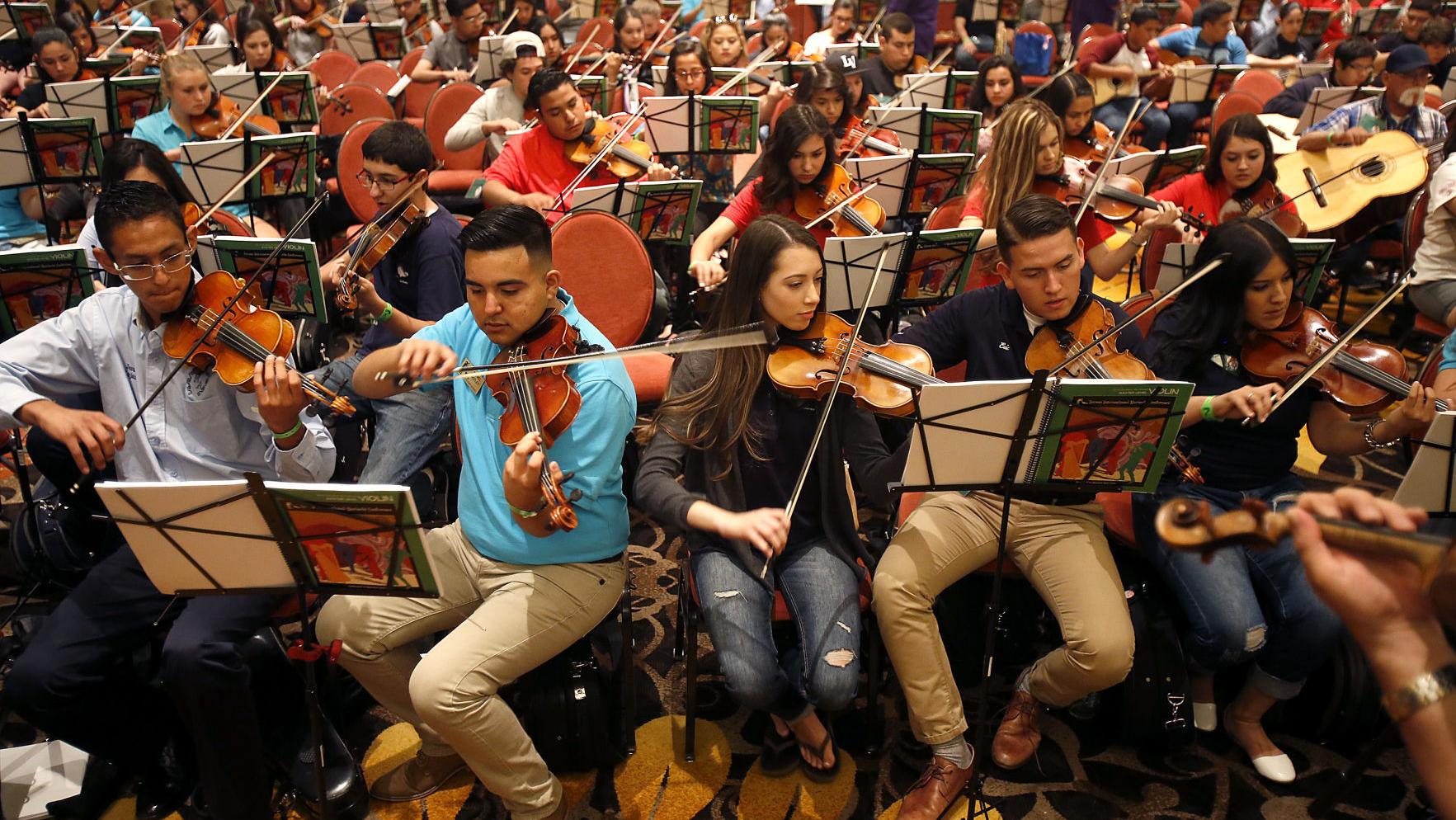 Neto's Tucson: Mariachi music remains vibrant in Tucson, is fading elsewhere